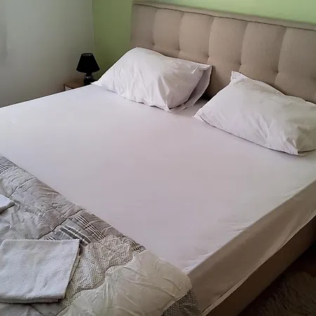 7 Apartment Split